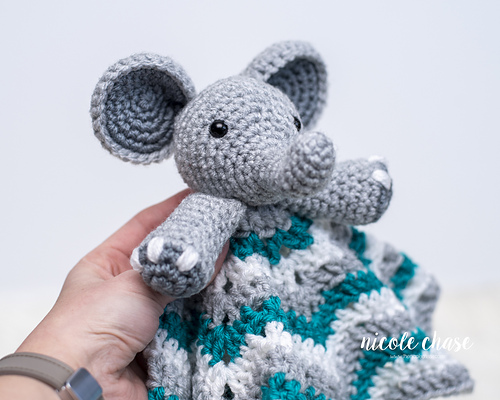 Hug Me Elephant Lovey photo 3