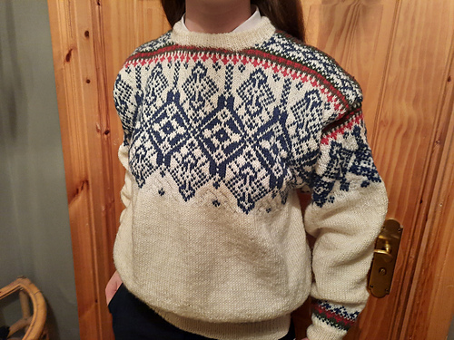 47-1 Norsk Set with Snow Crystals. - bythesecelticcables
