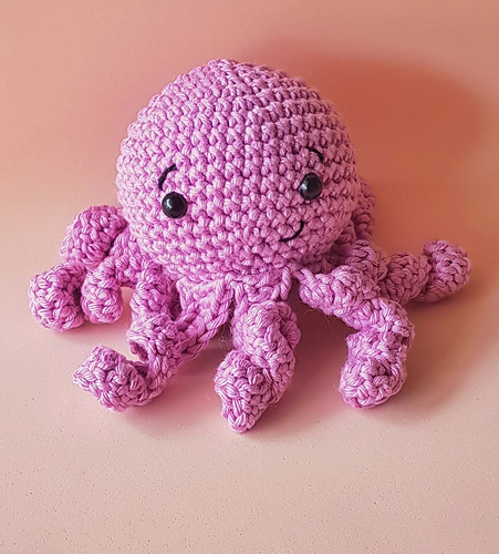 Ravelry: Geraldo, the grumpy octopus pattern by Mari Rezende