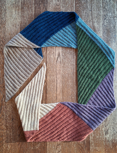 Scarf of Seven Triangles