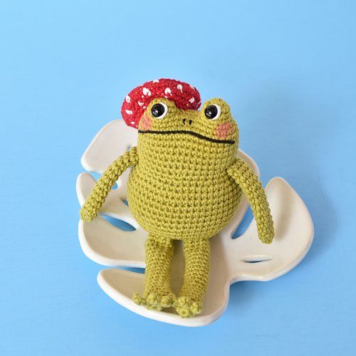 Ravelry: Fancy Frog pattern by Tiny Curl