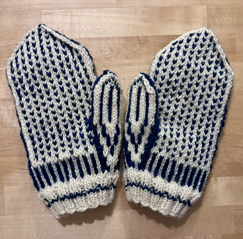 Chiikawa and Usagi mittens photo 2