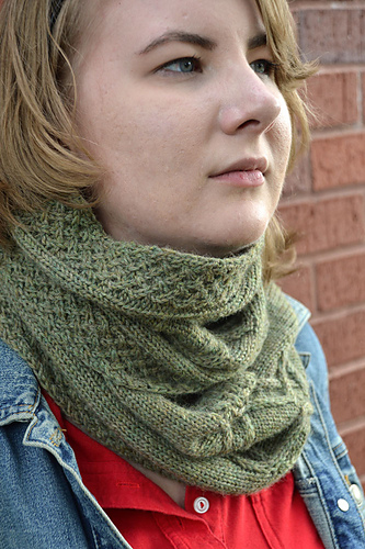 Ravelry: Cèilidh Infinity Scarf pattern by Kelly G.