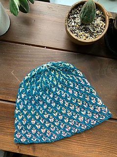 Brooklyn Tweed Shelter in “Tartan“ (Blue-MC) and Spincycle Dreamstate in “Verba Volant” (Pink fade-CC)