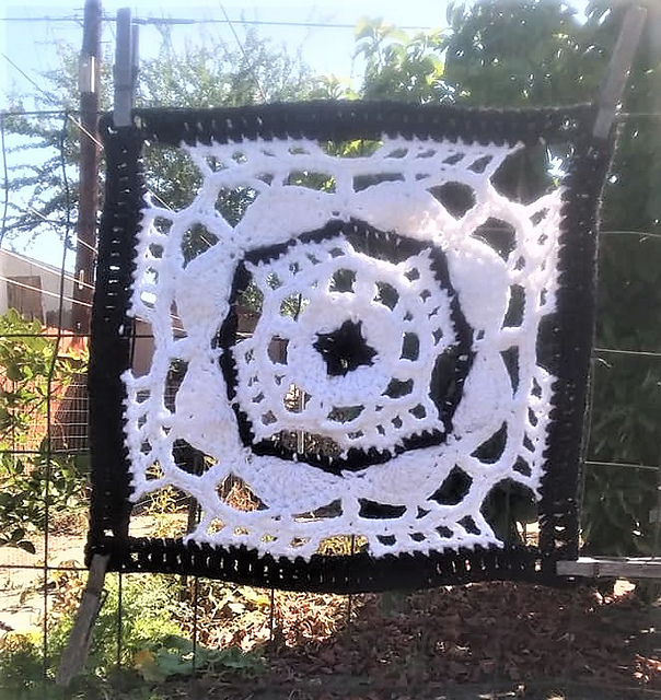 Wikked Skull Afghan Square