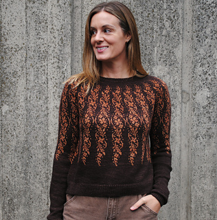 The sample has been worked in size 4, with ~10" / 25 cm of positive ease at the chest circumference.