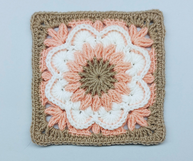 Ravelry: Square #156 pattern by Veronika Liachovic