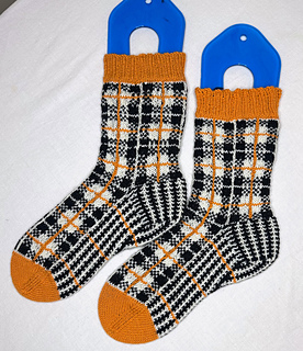 Stretched on blockers, facing left