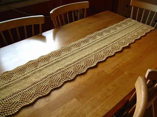 Scalloped Table Runner