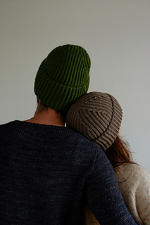 Left: regular mile high length on a 60 cm (24") head. Right: hipster version on a 58 cm (23¼") head.