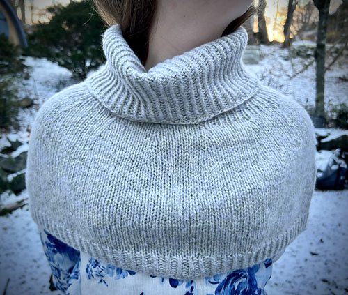 Brittle Wind Capelet