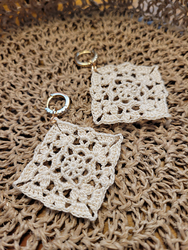 Clover Motif Earrings photo 3