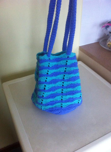 wavy crochet tote bag