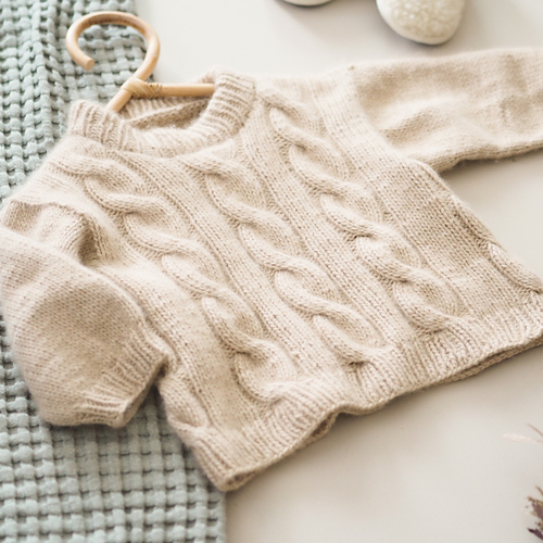 Lun flettegenser mini - We Love Knitters