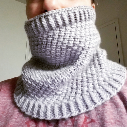 Ravelry Hillview Road Cowl pattern by Holli Adams Samet