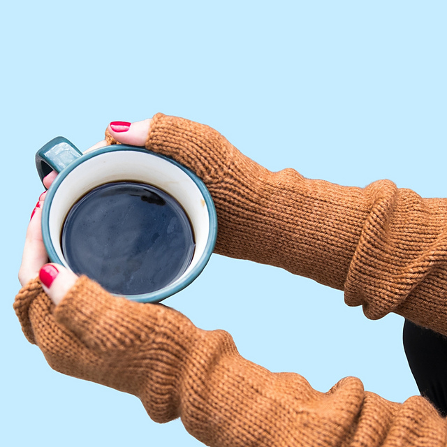 Ravelry Fire Pit Mitts pattern by Tayler Earl