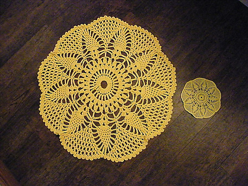 Pineapple & Fans Doily Rug photo 3