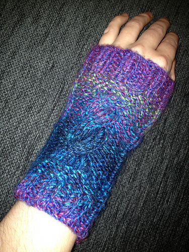 Twist on the Wrist Warmers photo 4
