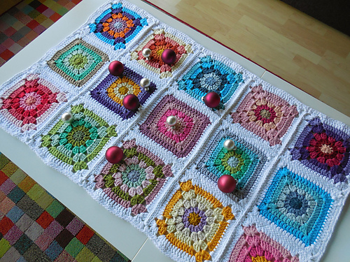 granny square table runner photo 1