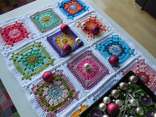 granny square table runner photo 3