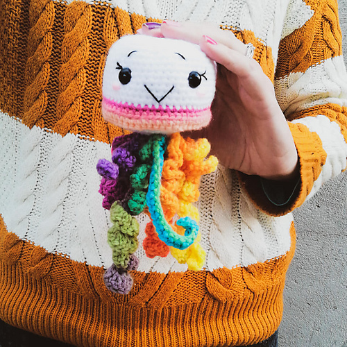 Ravelry marshmallow jellyfish pattern by Yarn over with Natasha Smuts