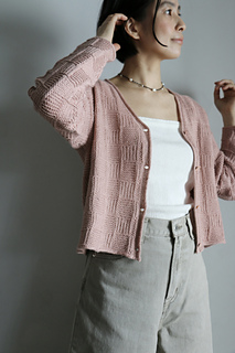 shown in size 1 with 30 cm of positive ease.