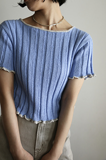 Sample 2: knitted in a shot sleeve and cropped length. yarn: linen ramie cotton from daruma