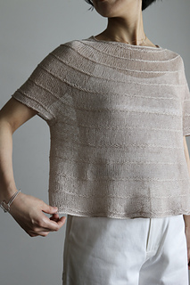 Sample 2: wearing 20.5 cm / 8 inches of positive ease at bust.
