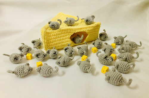 Ravelry: Sleepy mouse memory game pattern by Alina Hoza