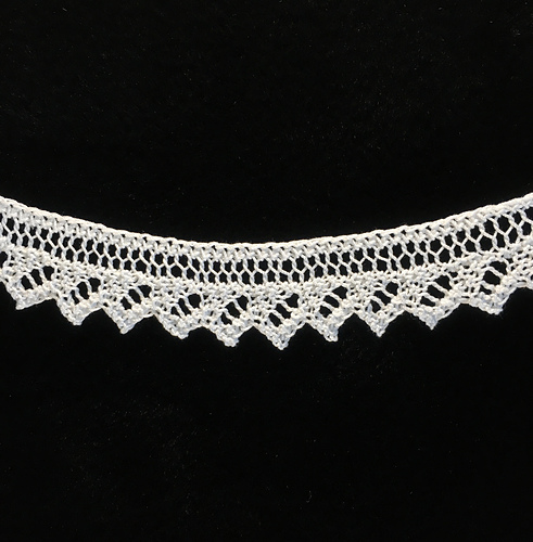 Long Leaf Lace Edging