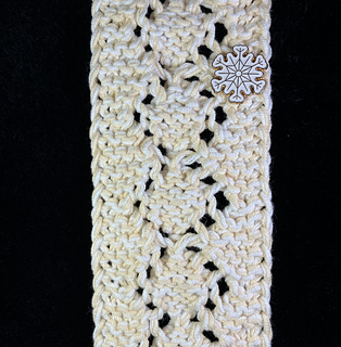 Wrong side of 2-yarns-held-together scarf