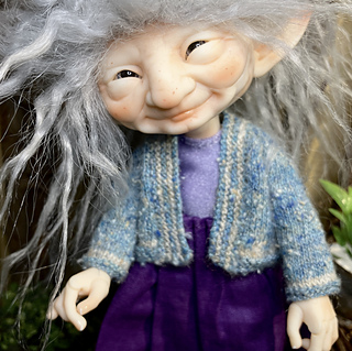 Same pattern but in a mixed-fiber tweed thread (thread is discontinued)