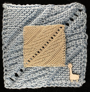 Cute Coral Counterpane block in 2 different gauges