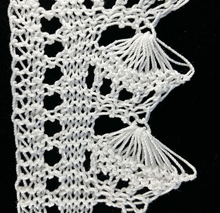 2 repeats of 12 Loop Shell: This shows how the edging looks as it's knitted.