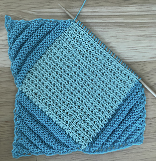 Picking up stitches for the last triangle on the side of the center square