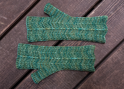 Alder Fingerless Mitts photo 4