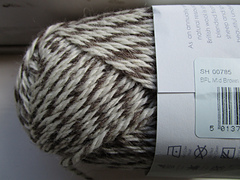 Laine British race pure zwartbles 3 boules de DK
