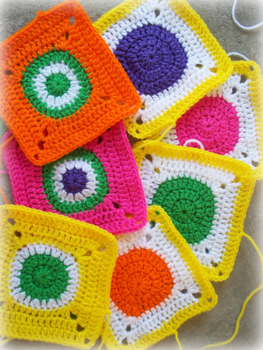 Circles in Squares Solid Grannies photo 1